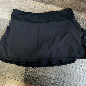 Black LULULEMON tennis skirt